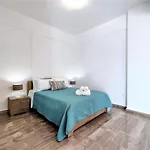 Elpida Santorini *