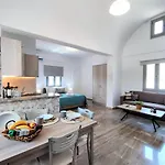 Elpida Santorini Vóthon