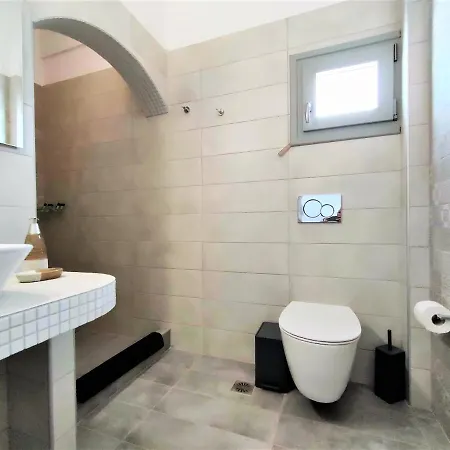 Elpida Santorini Vóthon